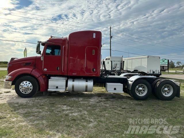 Peterbilt 384 트랙터 유닛