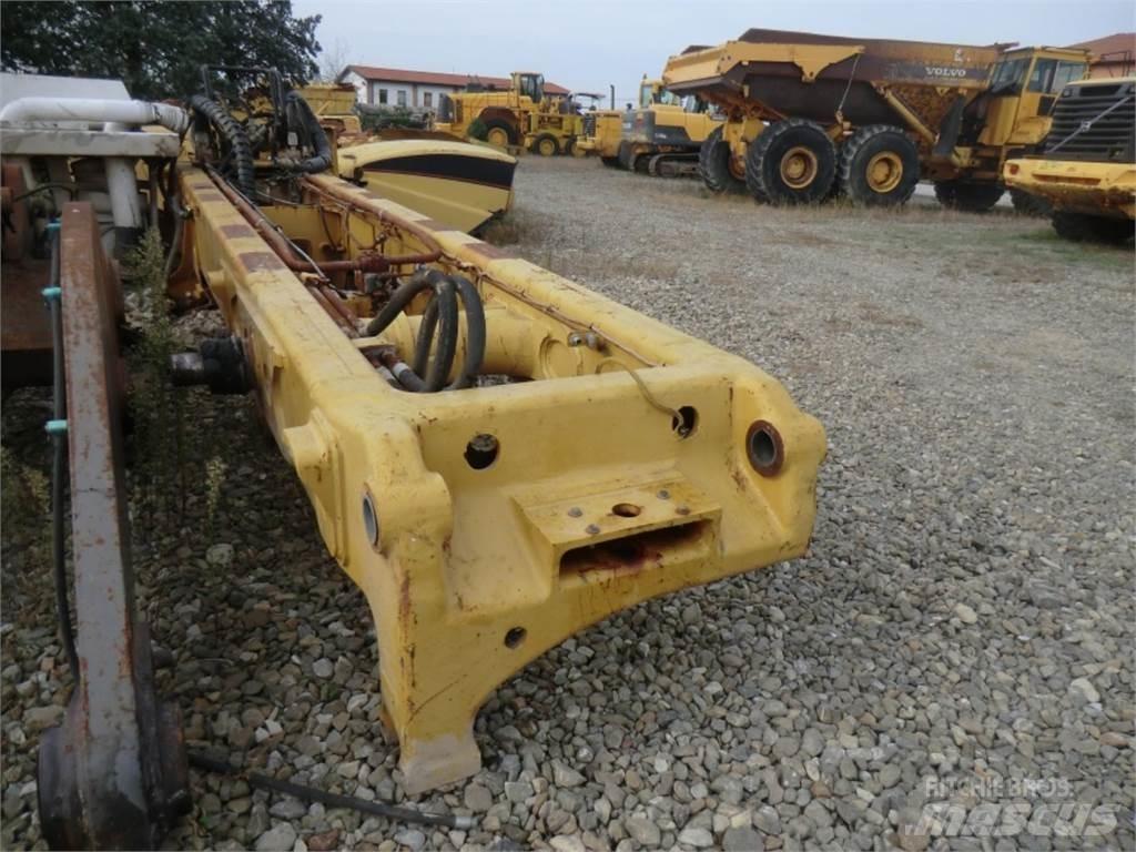 CAT 323D 섀시 및 서스펜션