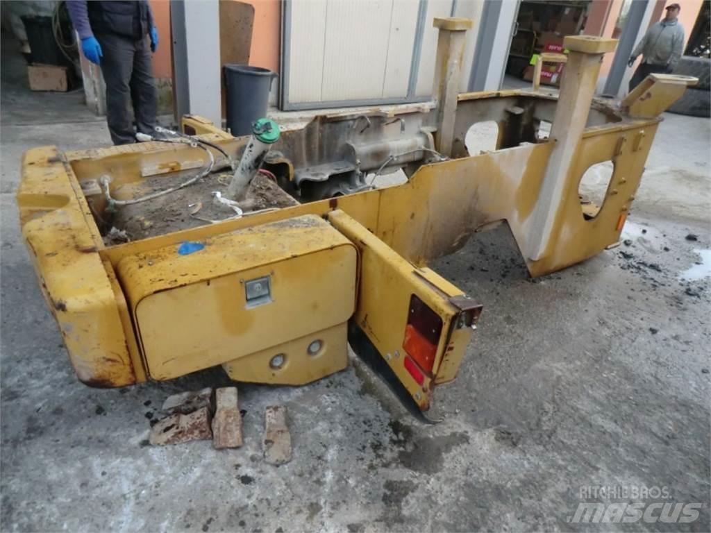 CAT 928G 섀시 및 서스펜션