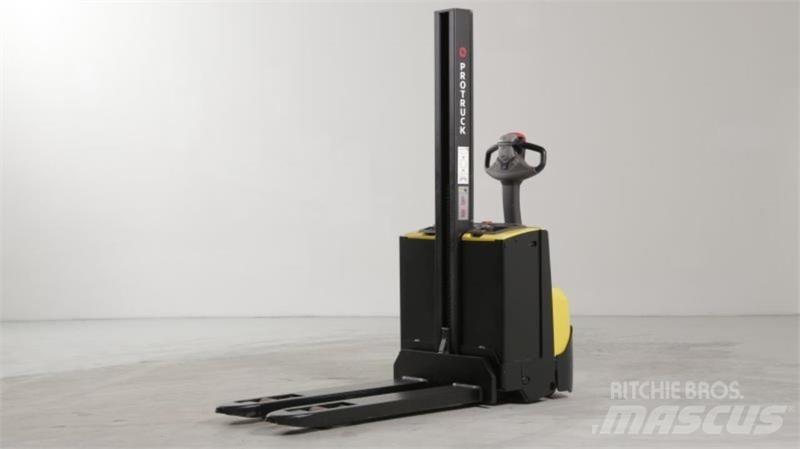 BT SWE080L 보행식 리치 지게차