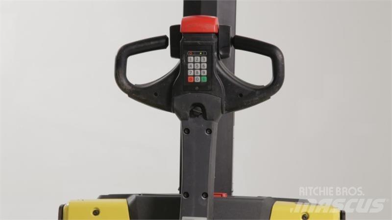 BT SWE080L 보행식 리치 지게차