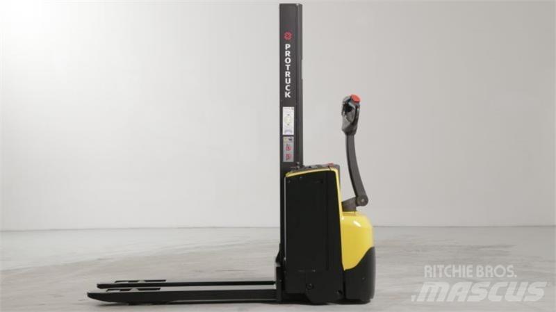 BT SWE080L 보행식 리치 지게차