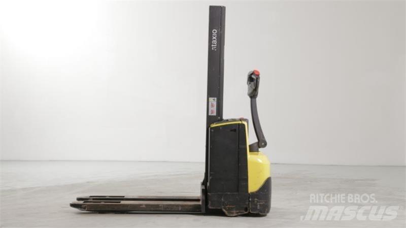 BT SWE080L 보행식 리치 지게차