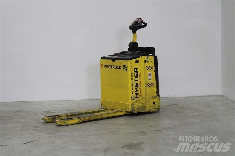 Hyster P2.0S 로우 리프터(승강대 포함)