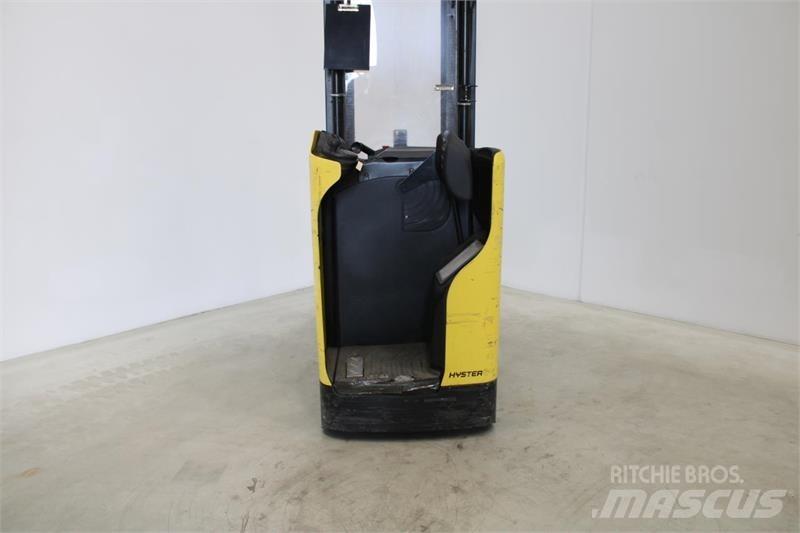 Hyster RS1.6 보행식 리치 지게차