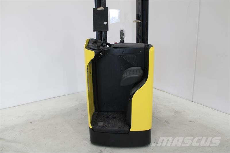 Hyster RS1.6 보행식 리치 지게차