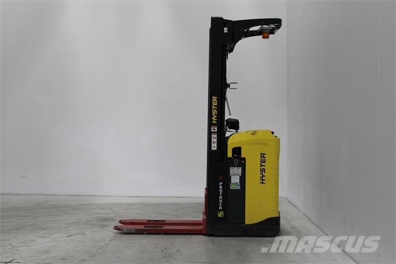 Hyster RS1.6 보행식 리치 지게차