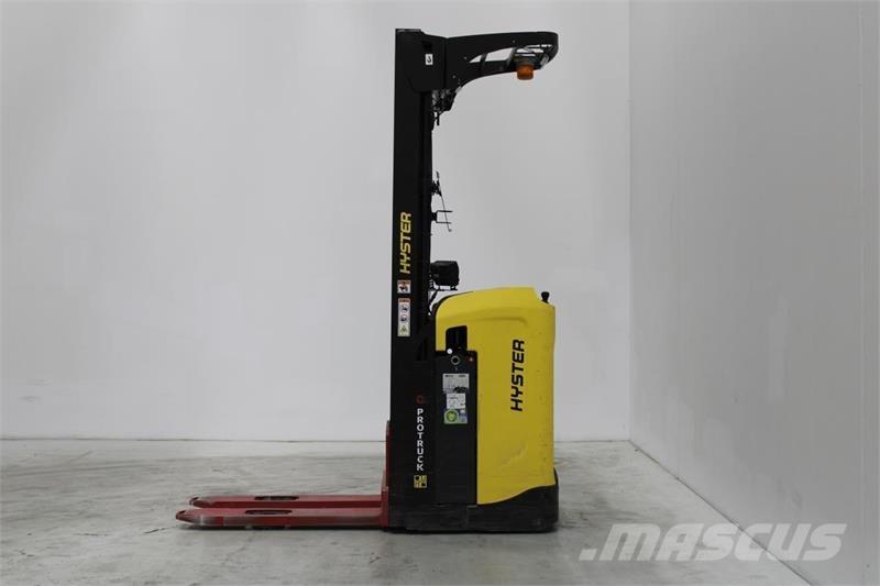 Hyster RS1.6 보행식 리치 지게차