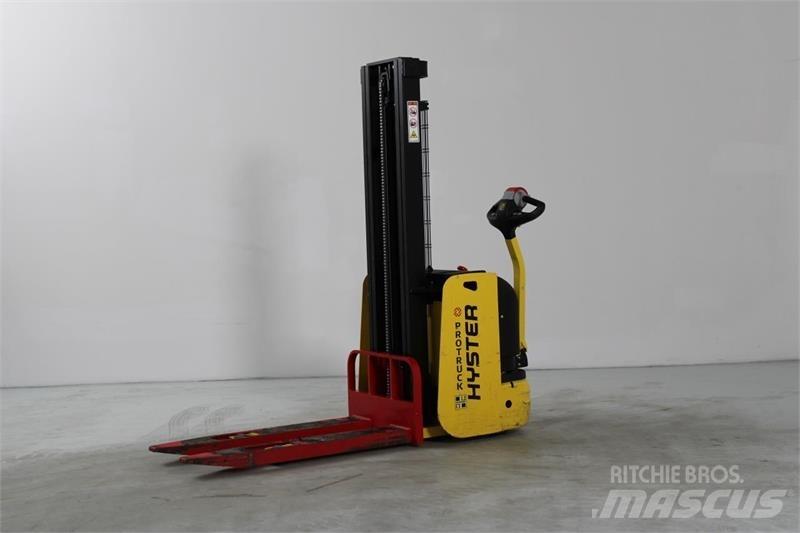 Hyster S1.0E 보행식 리치 지게차