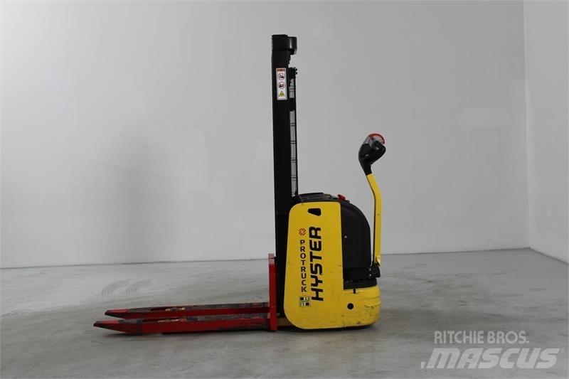 Hyster S1.0E 보행식 리치 지게차
