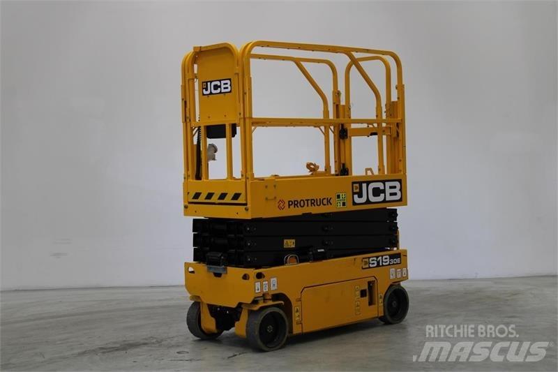 JCB S1930E 가위형 리프트