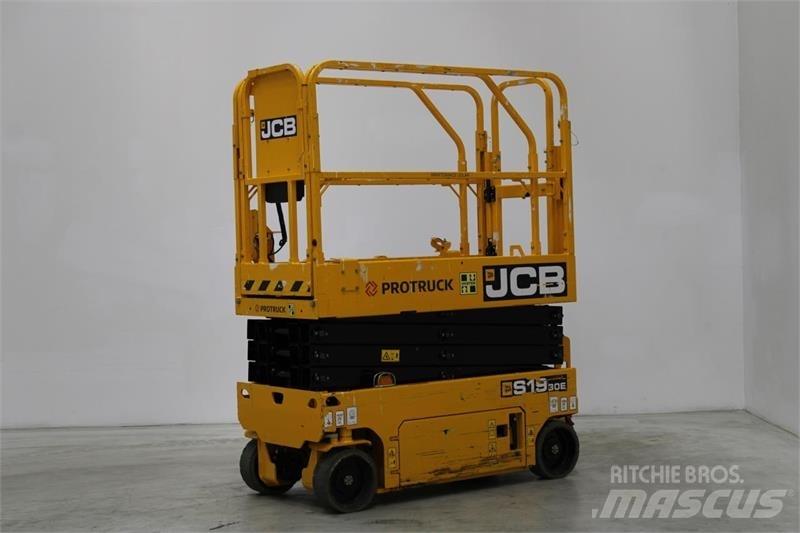 JCB S1930E 가위형 리프트