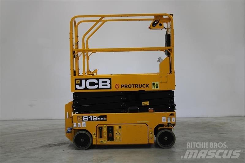 JCB S1930E 가위형 리프트