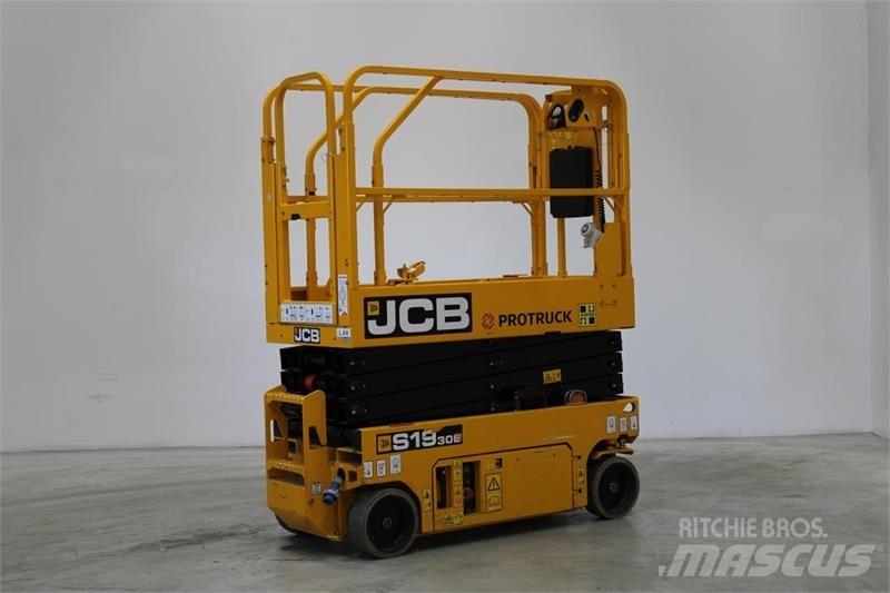 JCB S1930E 가위형 리프트