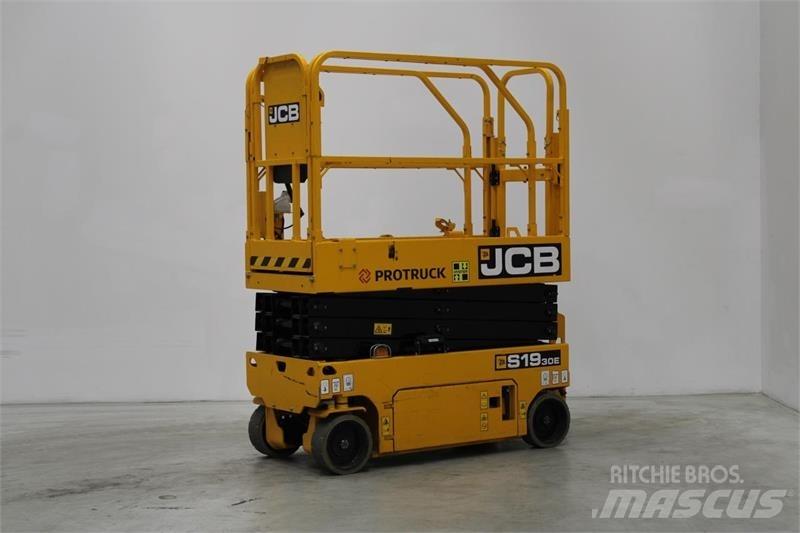 JCB S1930E 가위형 리프트
