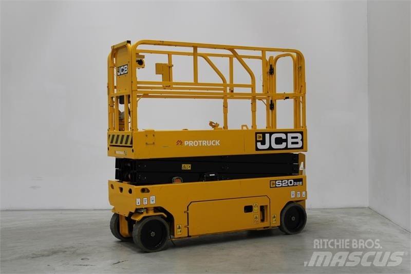 JCB S2032E 가위형 리프트