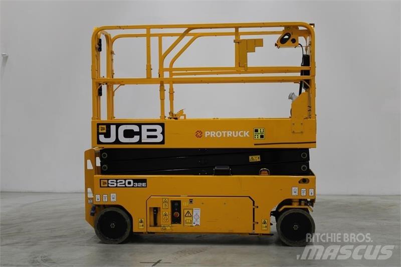 JCB S2032E 가위형 리프트