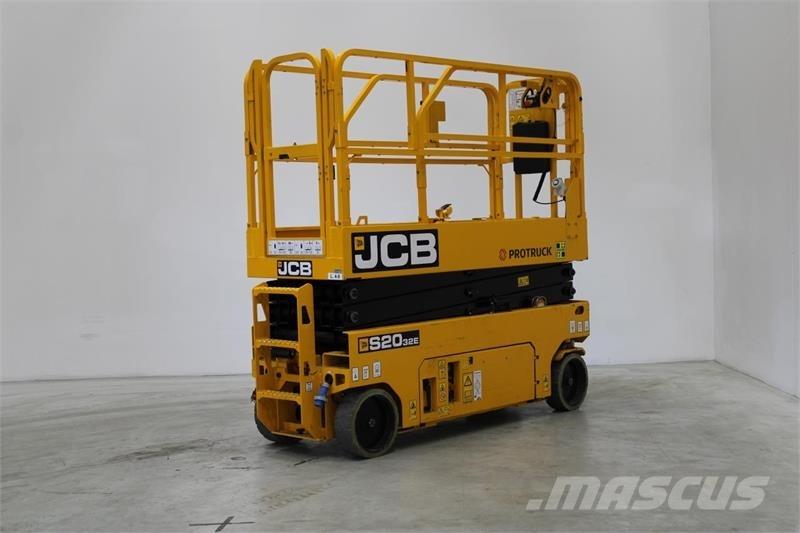 JCB S2032E 가위형 리프트