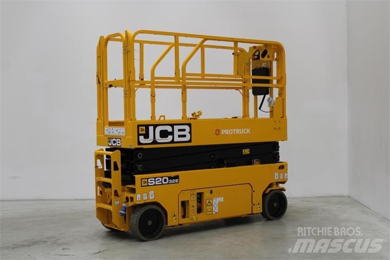 JCB S2032E 가위형 리프트