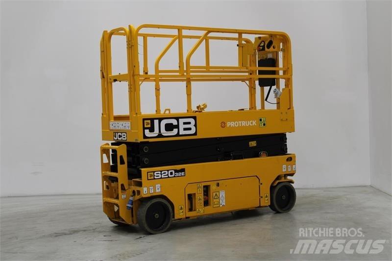 JCB S2032E 가위형 리프트