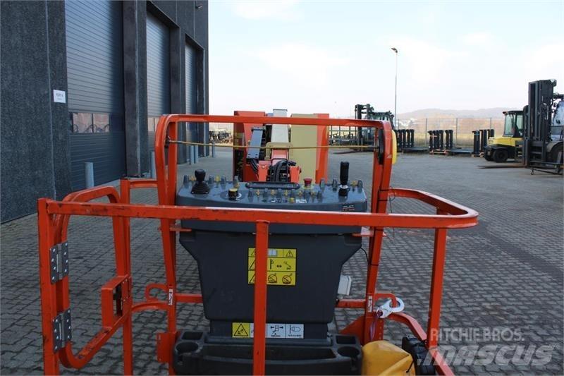 JLG E300AJP 관절형 전동이동 리프트