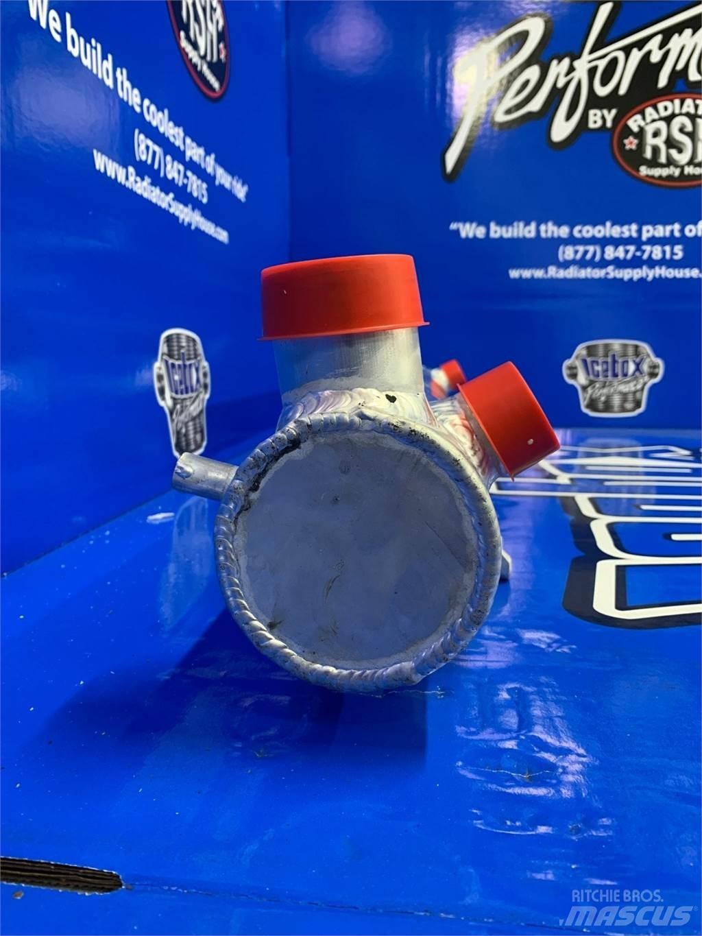 CASE 821B 라디에이터