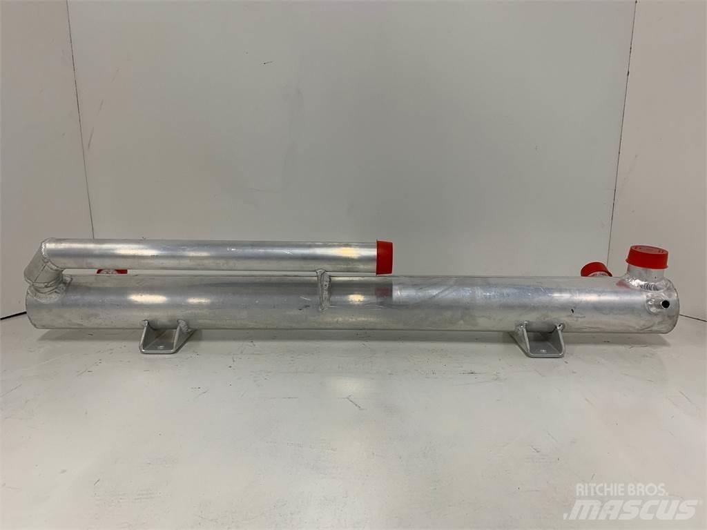CASE 821B 라디에이터