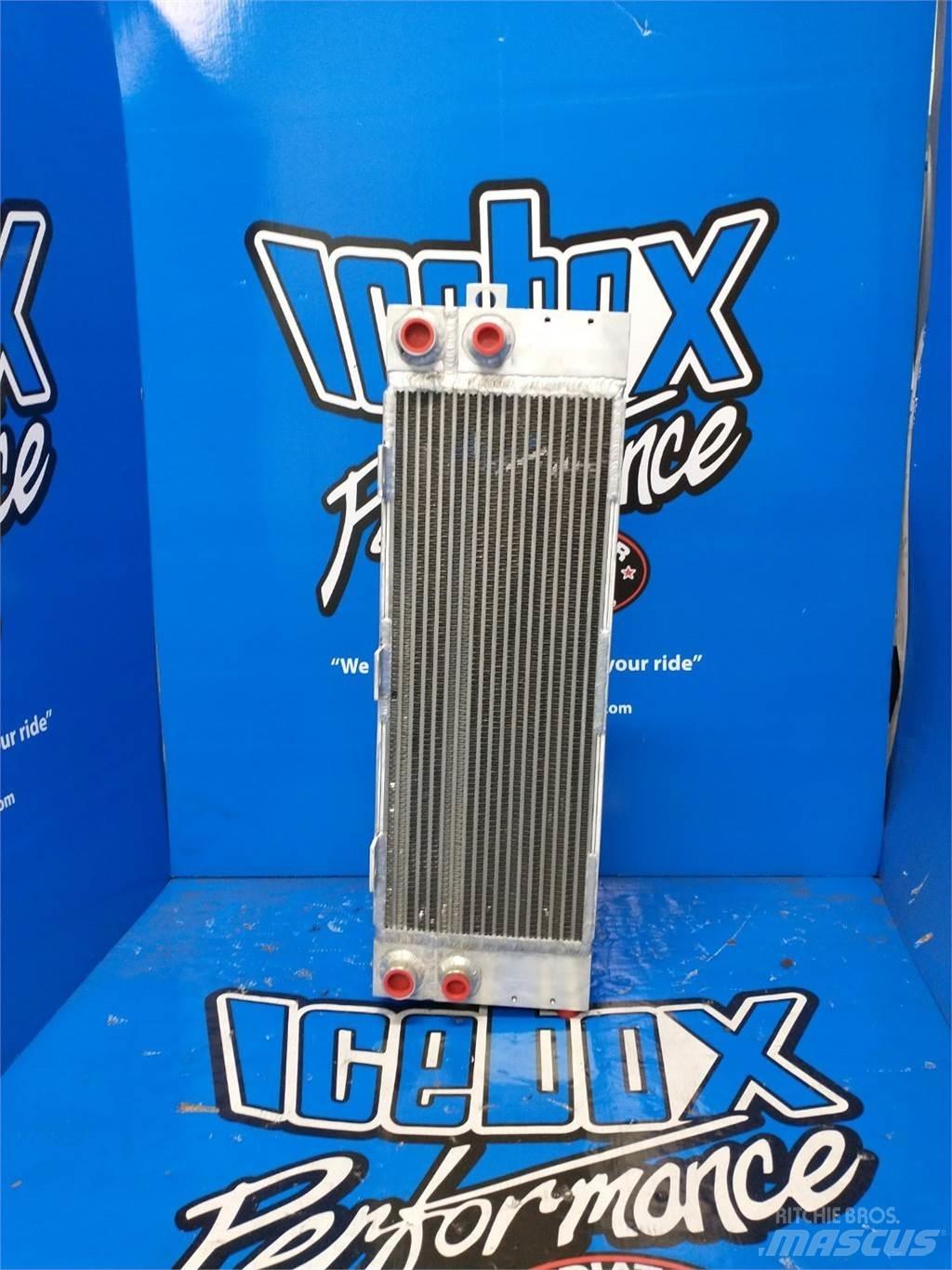 CAT TL642 라디에이터