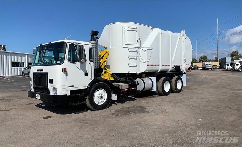 Autocar ACX64 폐기물 수거 트럭