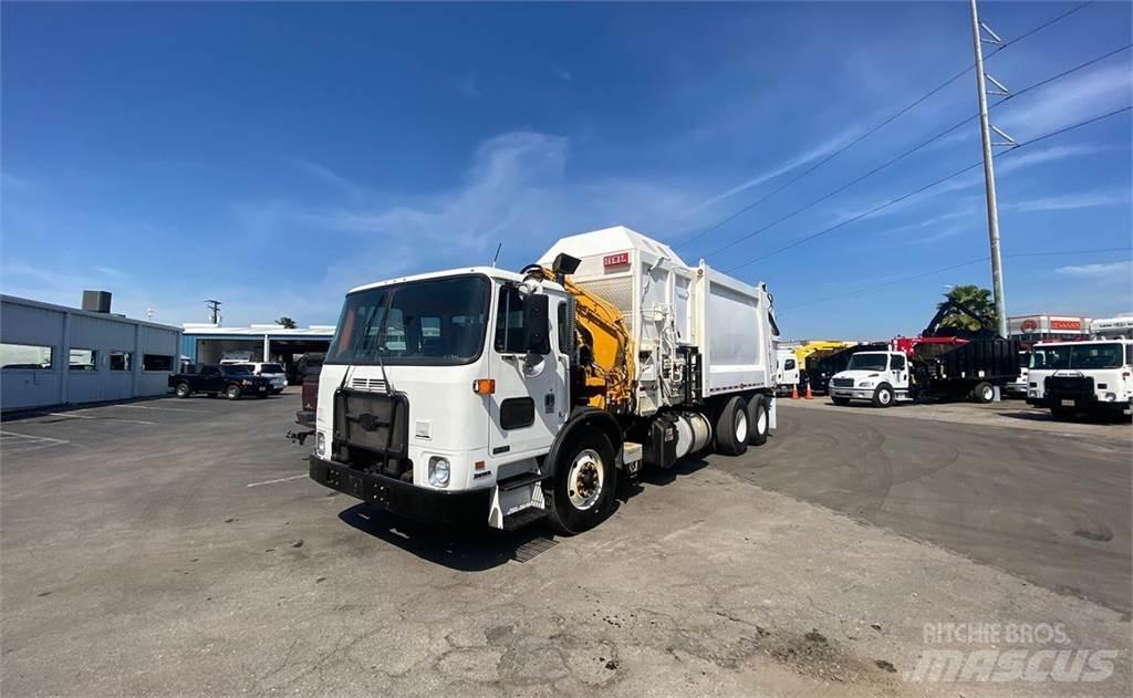 Autocar ACX64 폐기물 수거 트럭
