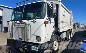 Autocar WX64 폐기물 수거 트럭