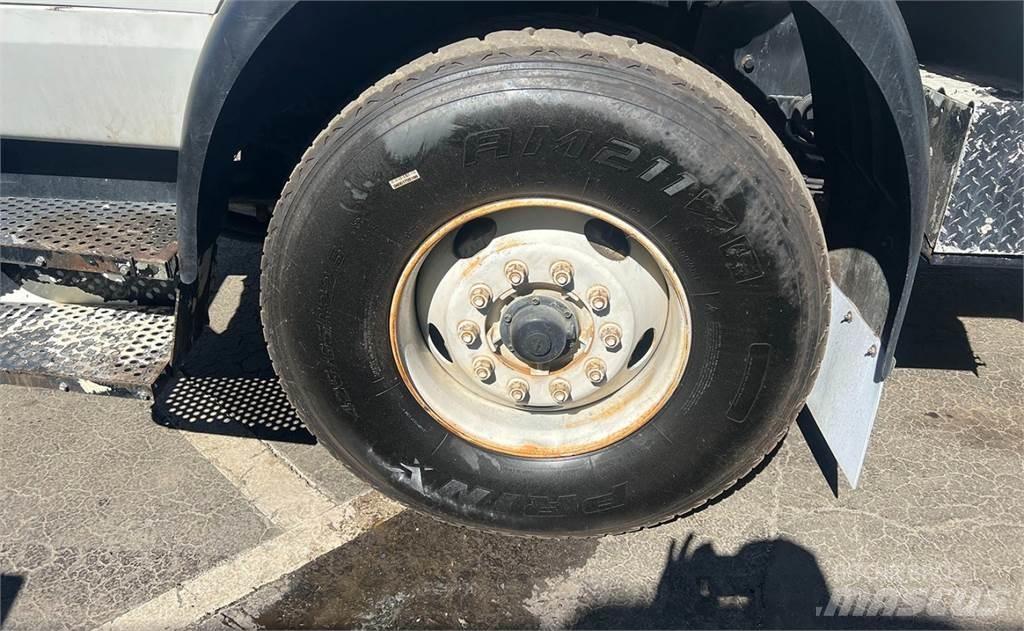 Autocar WX64 폐기물 수거 트럭