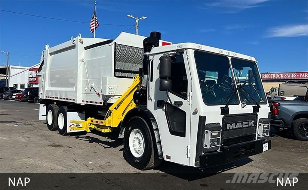 Mack 600 폐기물 수거 트럭