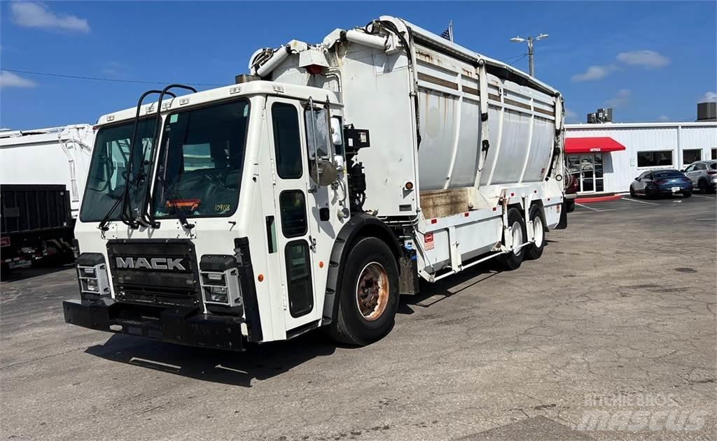 Mack LR613 폐기물 수거 트럭