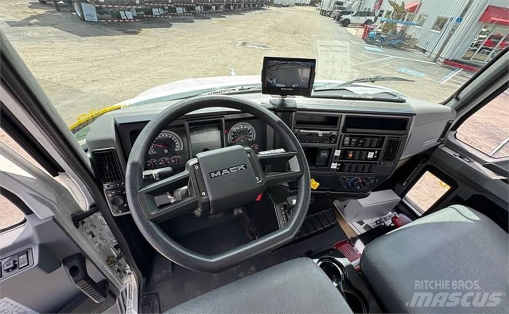 Mack MD6 폐기물 수거 트럭