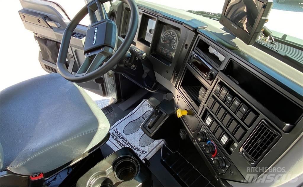 Mack MD6 폐기물 수거 트럭