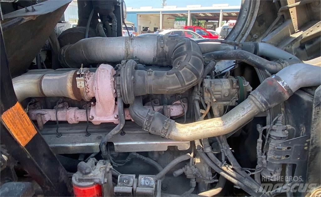 Mack MR688S 폐기물 수거 트럭