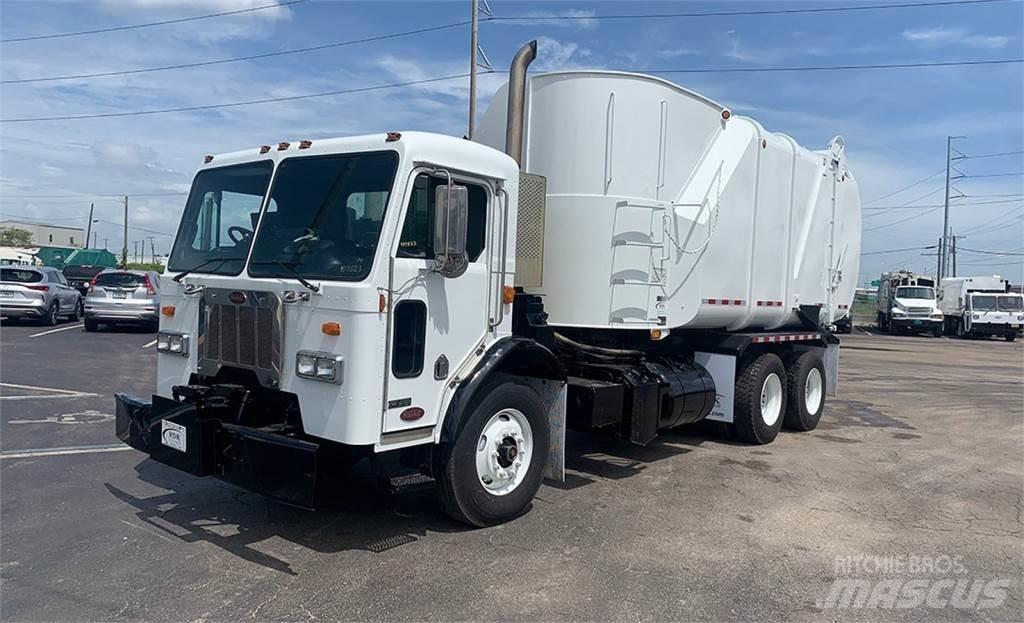 Peterbilt 320 폐기물 수거 트럭