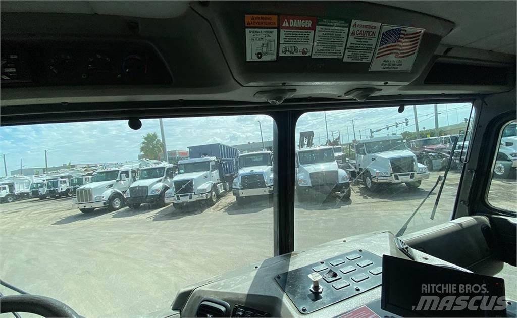 Peterbilt 320 폐기물 수거 트럭