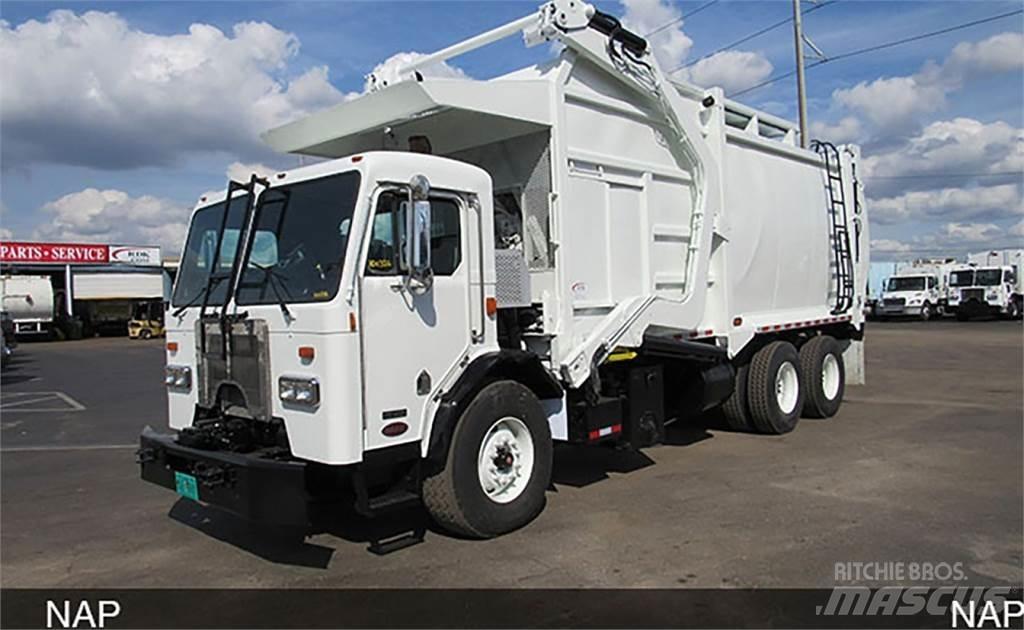 Peterbilt 320 폐기물 수거 트럭