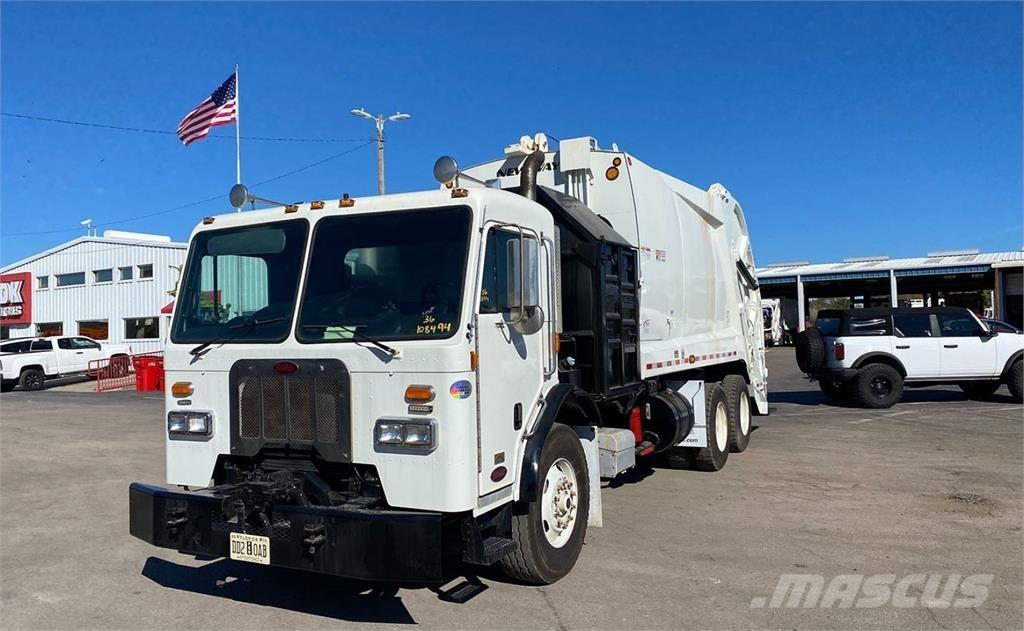 Peterbilt 320 폐기물 수거 트럭