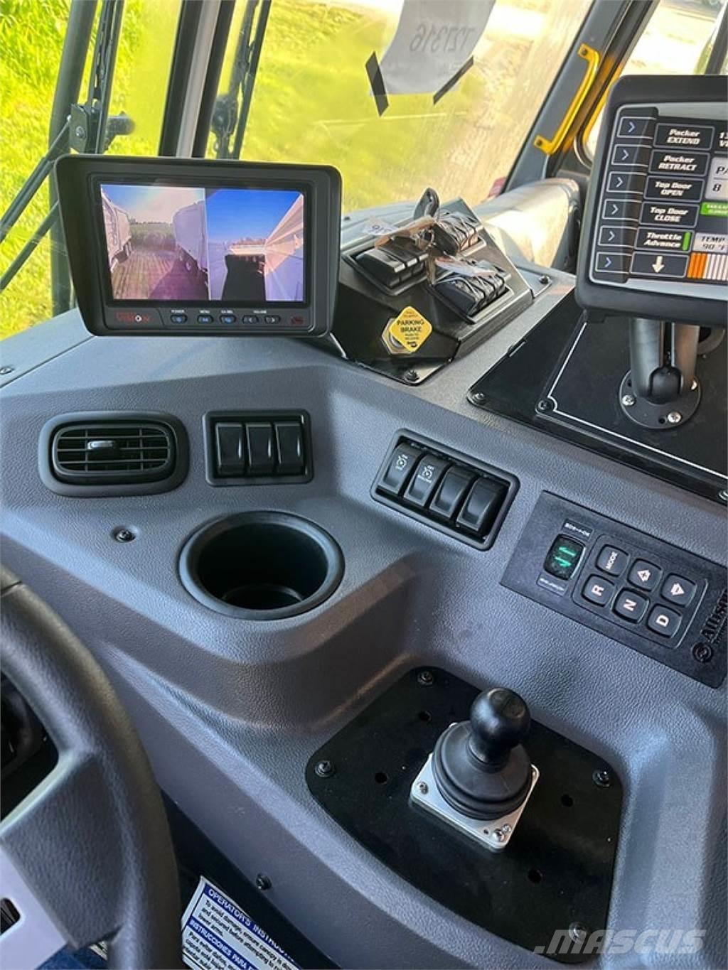 Peterbilt 520 폐기물 수거 트럭