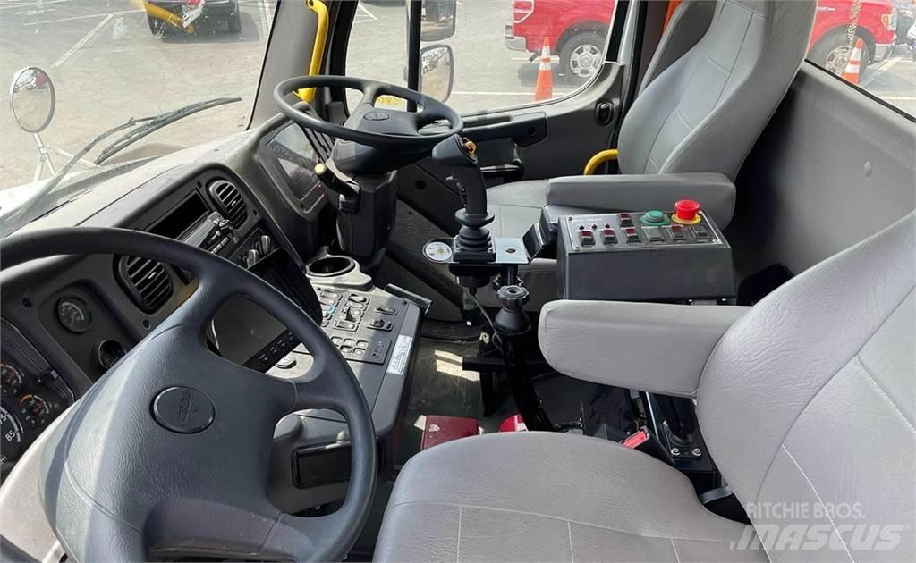 Peterbilt 520 폐기물 수거 트럭