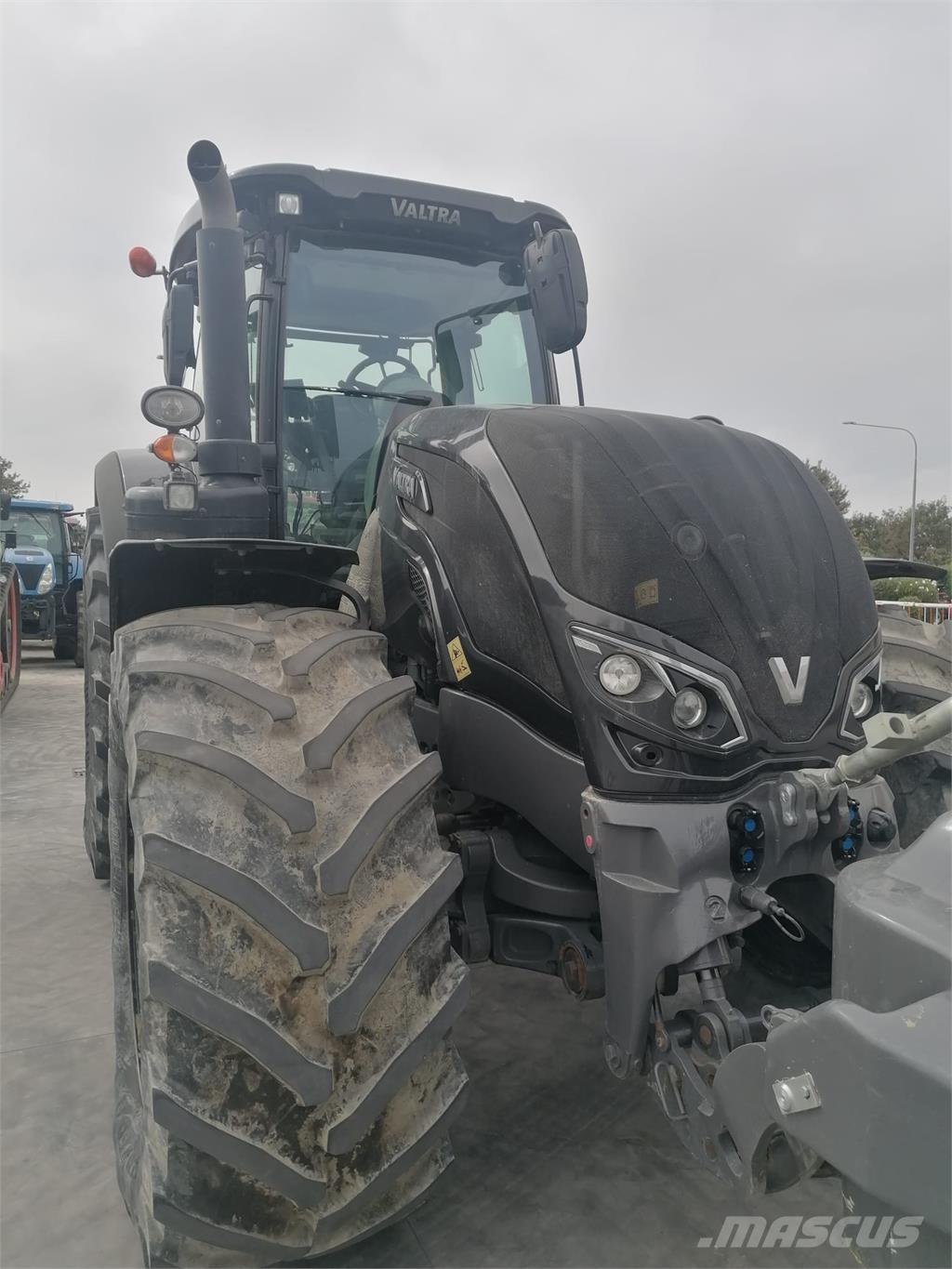 Valtra S324 트랙터