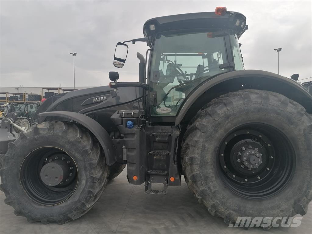 Valtra S324 트랙터