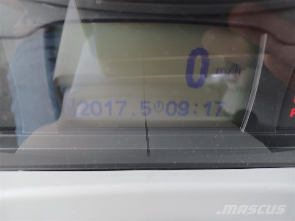 Valtra T 214 트랙터