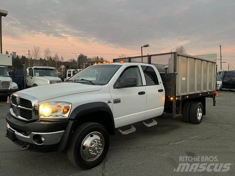 Dodge Ram 5500 플랫베드/드롭사이드 트럭
