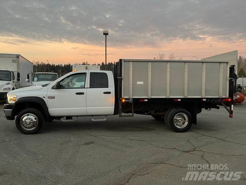 Dodge Ram 5500 플랫베드/드롭사이드 트럭