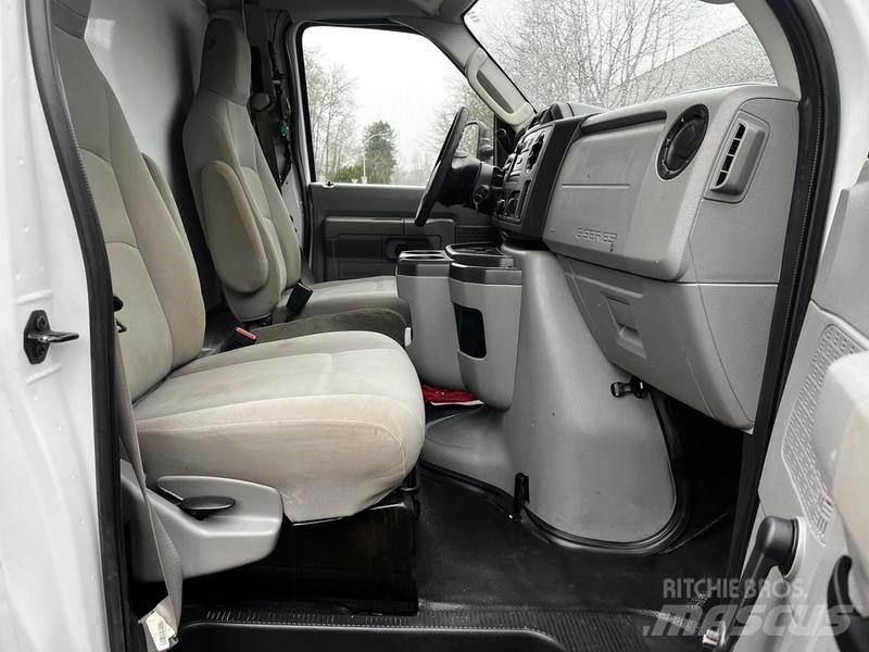 Ford Econoline 패널 화물차