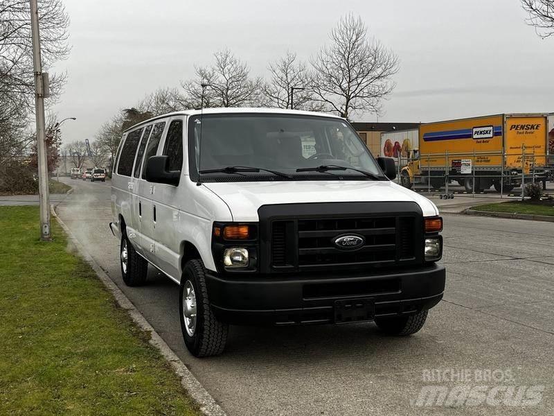 Ford Econoline 자동차